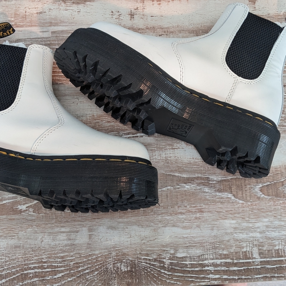 2976 AIRWAIR Dr. Martens Airwair White And Black Slip On CHELSEA Boots 5